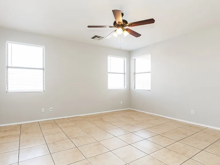 7805 S 68th Dr — Photo 8