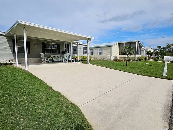 3rd image of 124 Winterdale Dr S