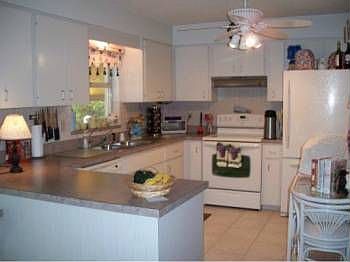 3rd image of 855 Palmetto Dr