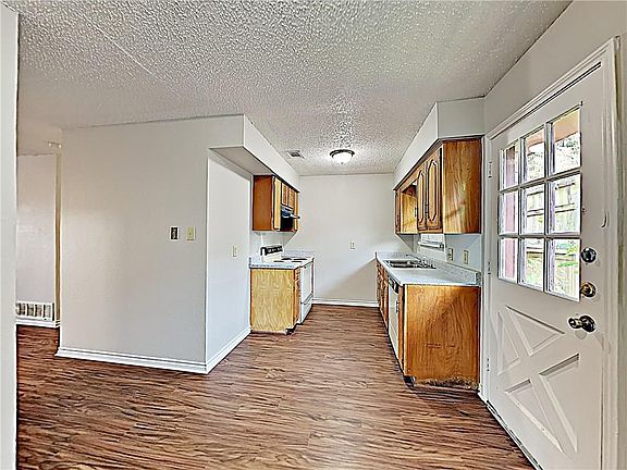 4th image of 220 E 4th St #222