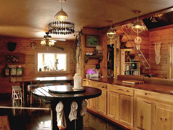 5th image of 722 Valley Falls Rd