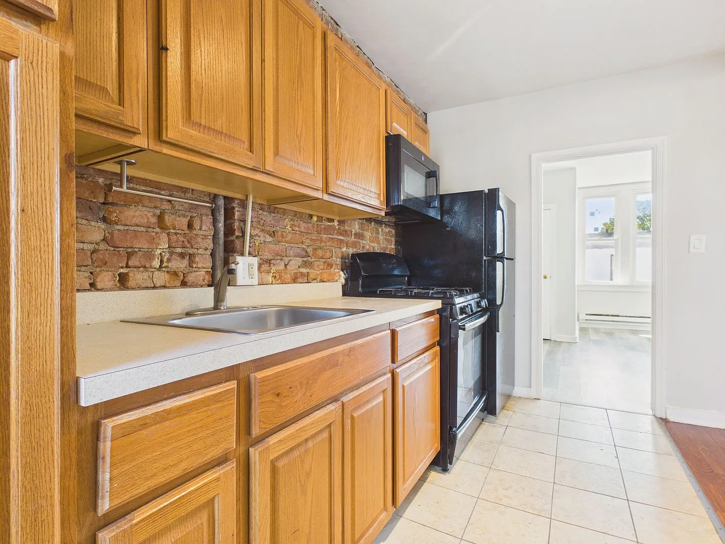 1801 Green St — Photo 2