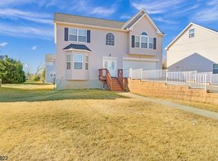 75 Hall St, Piscataway, NJ 08854