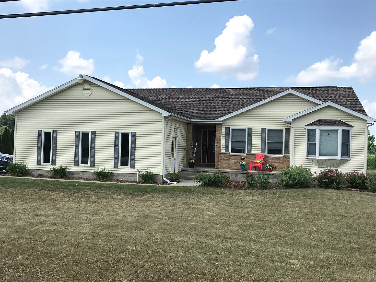 1233 N Jones Rd photo 1