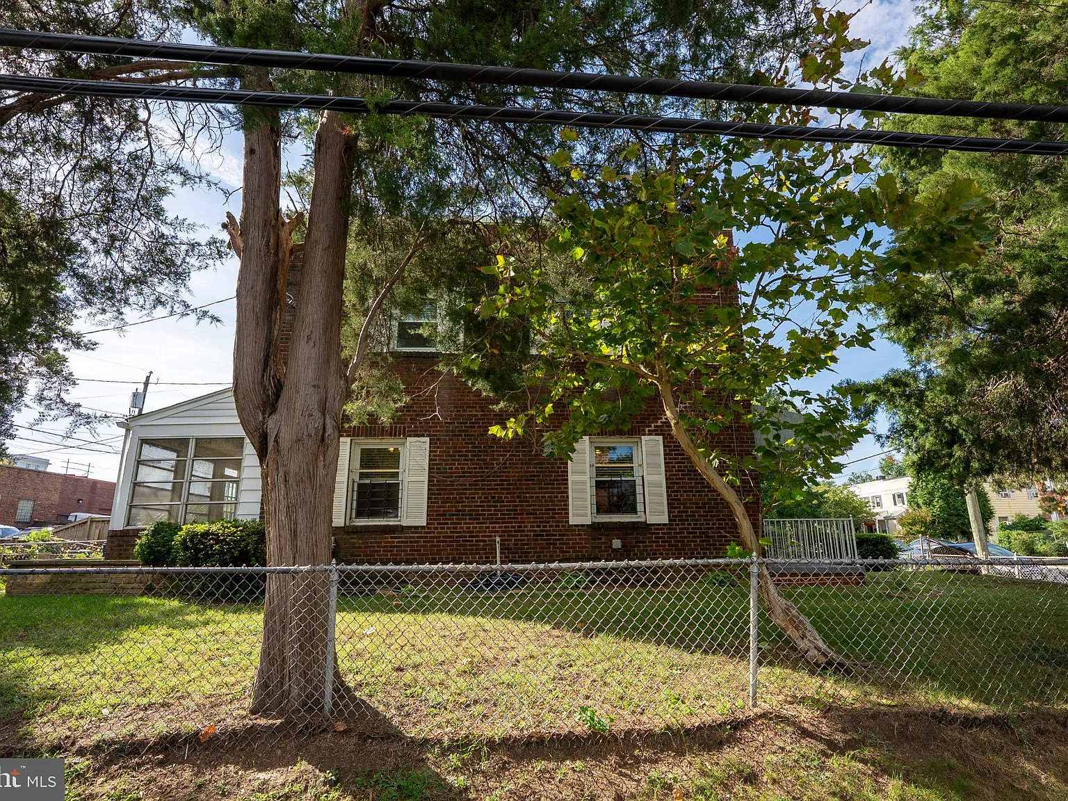 3 bed, 1.0 bath, 1008 sqft, $2,900 — Photo 2