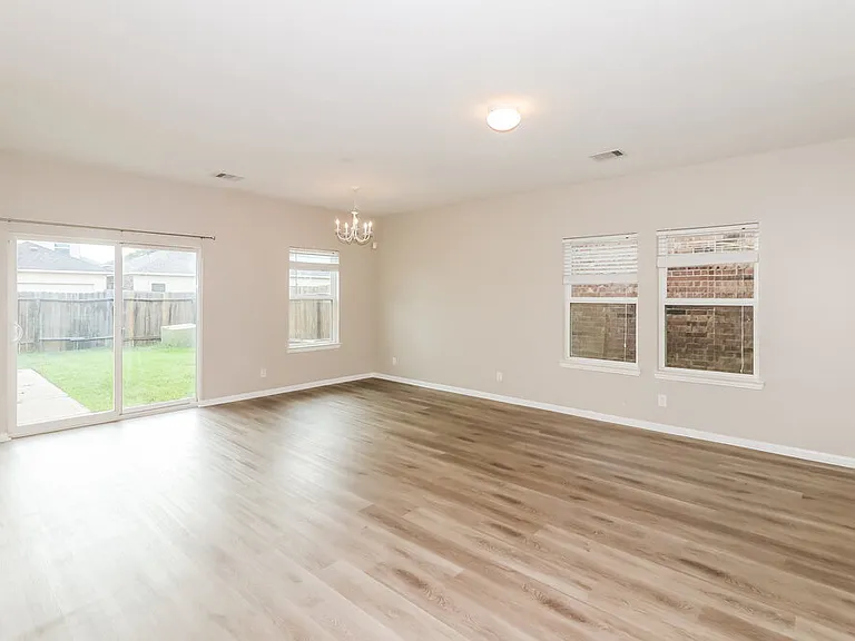 8119 Almera Falls Dr — Photo 3