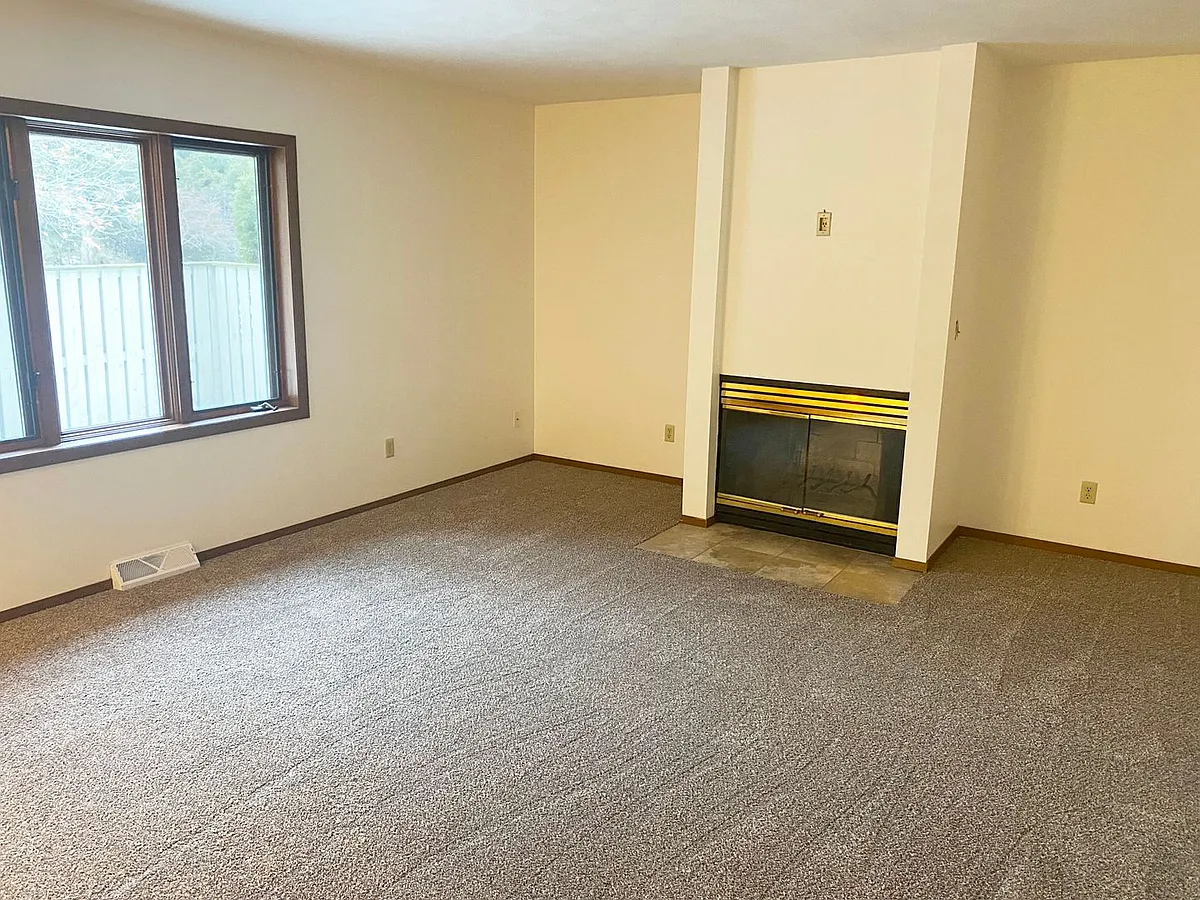 Building Photo - 4PLEX-1911 Carol Dr