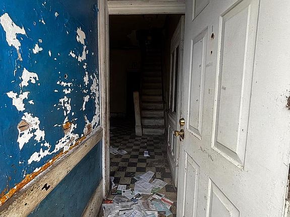 2nd image of 911 W Huntingdon St