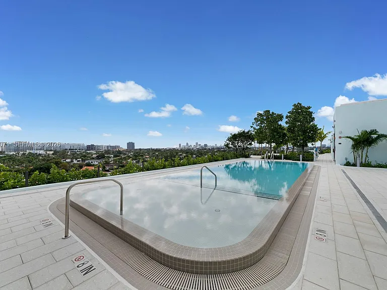 9221 E Bay Harbor Dr #610 — Photo 31
