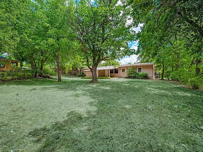 4904 Odessa Ave — Photo 5