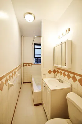 Rented by Bohemia Realty Group | media 12