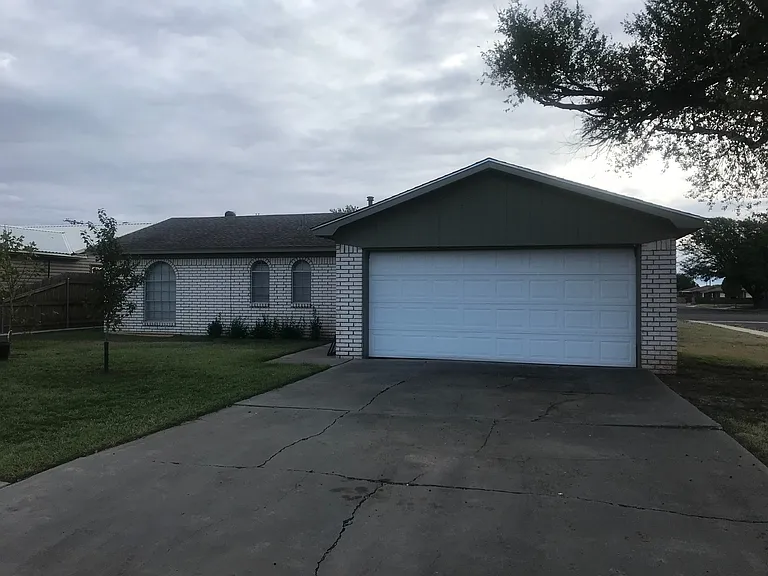 3215 Wind Song Dr — Photo 2