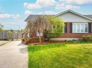 445 Bankside Cres, Kitchener, ON N2N3E6