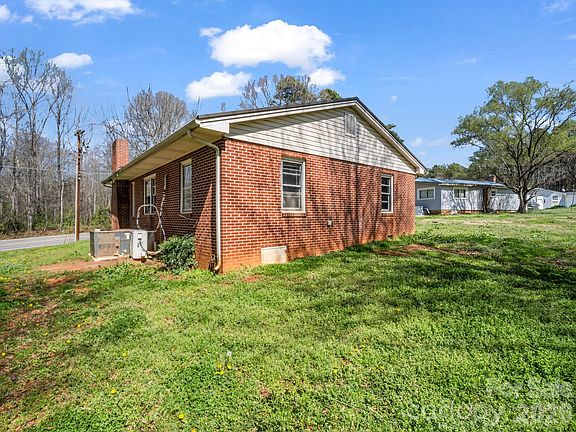 5th image of 2333 Washburn Rd