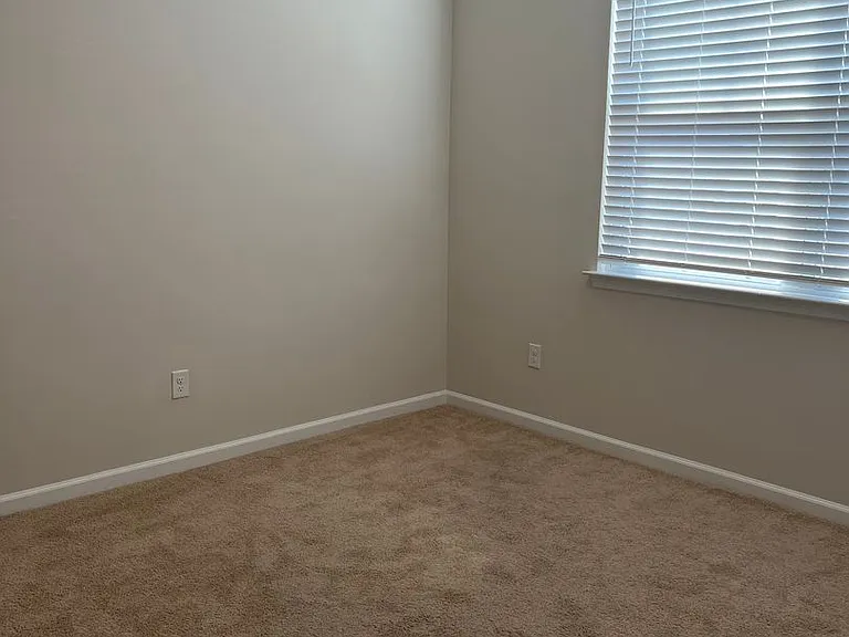 331 Gringott Ln — Photo 5