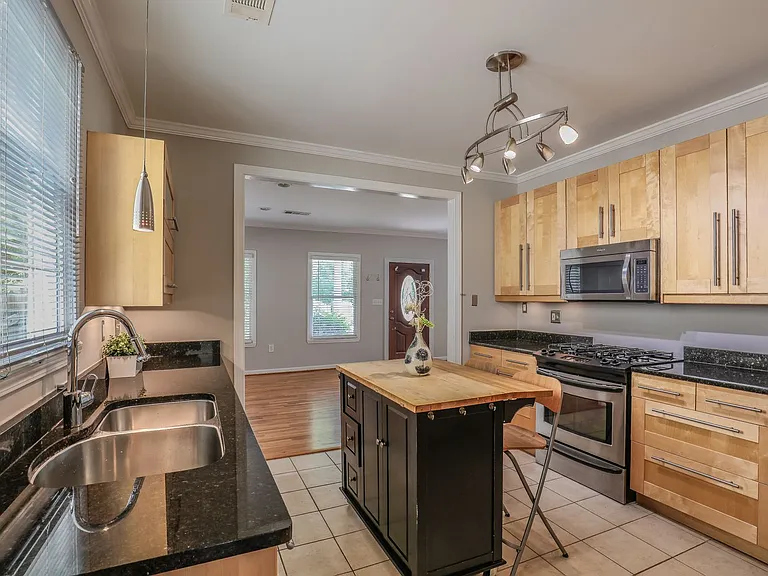 507 Boulevard Pl NE — Photo 9
