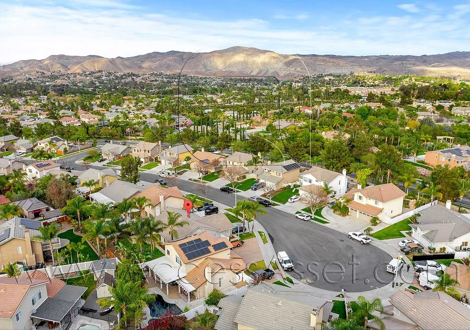 Spacious Cul-de-Sac Home with 3-Car Garage in South Corona — Photo 4