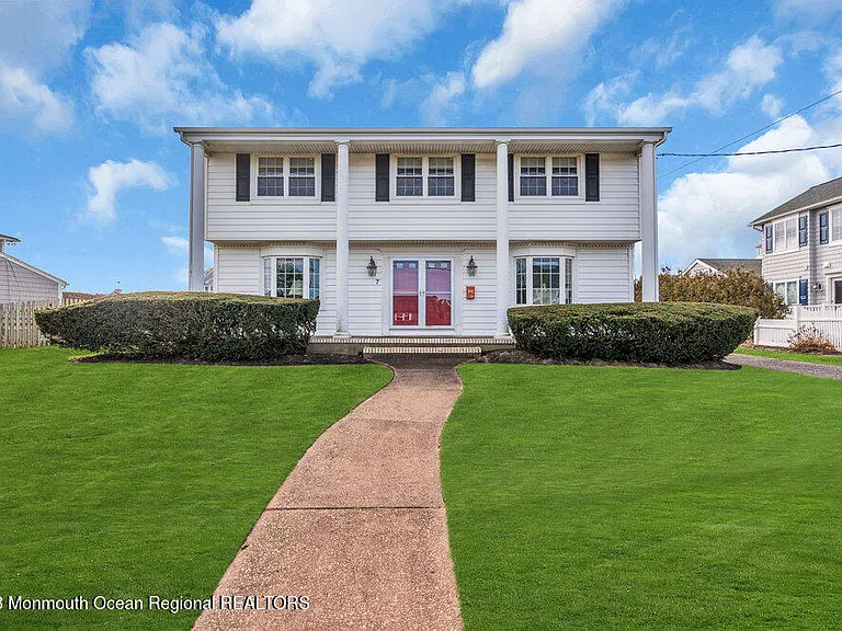 7 Howell Ave — Photo 3