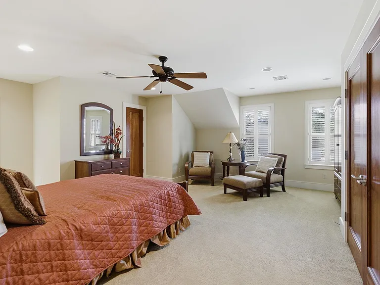 1046 Hollis Rd — Photo 38