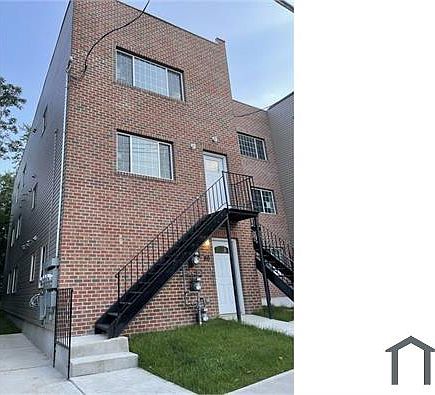 1st image of 86 Layton Ave Floor 1