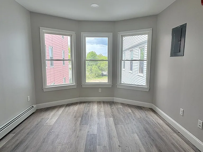 48 Knox St #3 — Photo 10