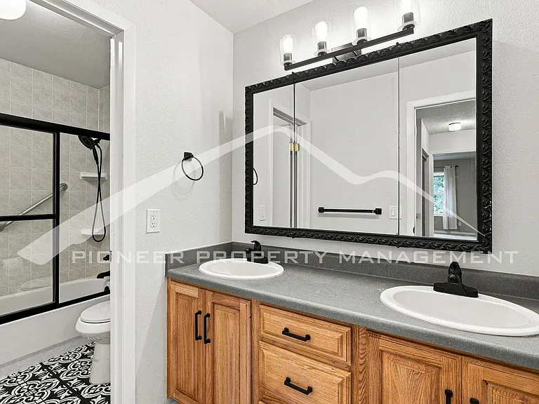 2598 S Vaughn Way #B — Photo 14