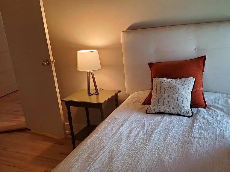 Here is another bed placement option for this bedroom.