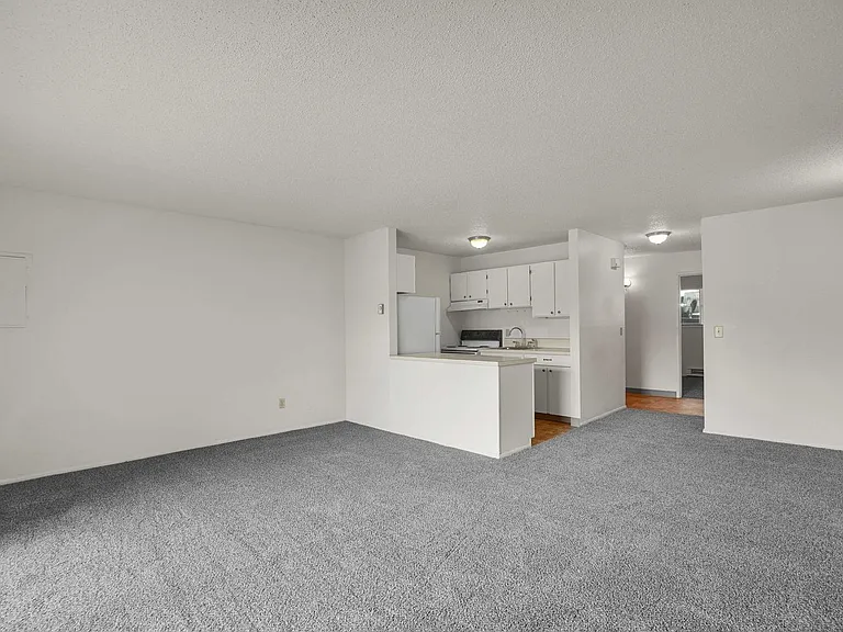 Barbur Place SE Portland — Photo 13