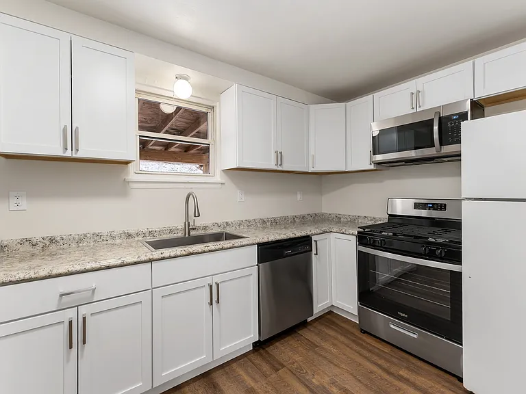 1330 Beverly Rd — Photo 8