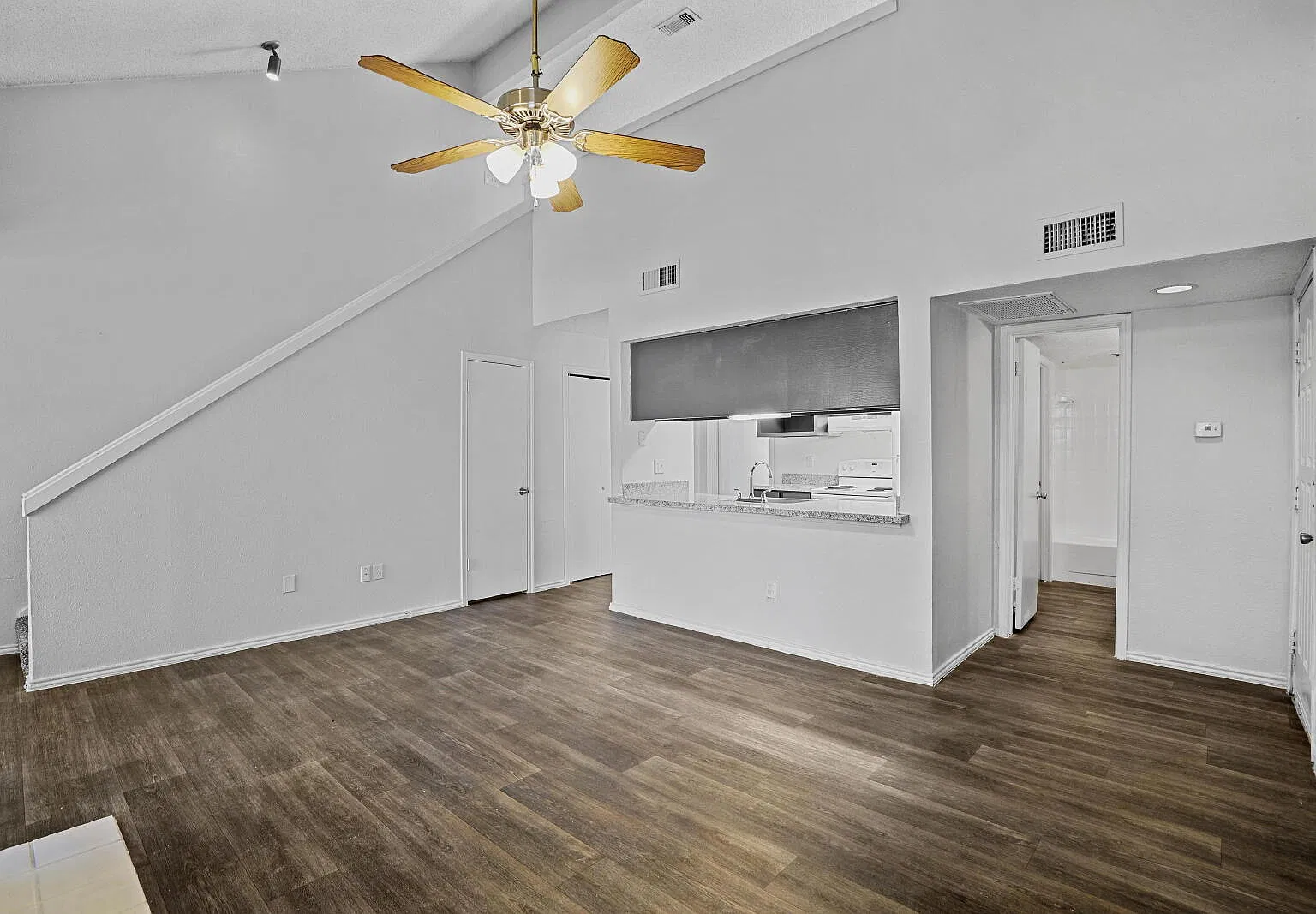 2 bed, 2.0 bath, 1059 sqft, $1,199 — Photo 3