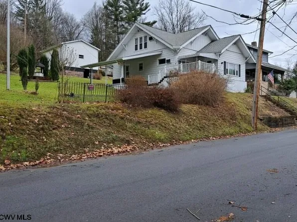 908 Maple Ave, Grafton, WV 26354
