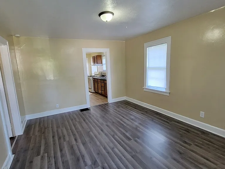 1119 S Denny St — Photo 2