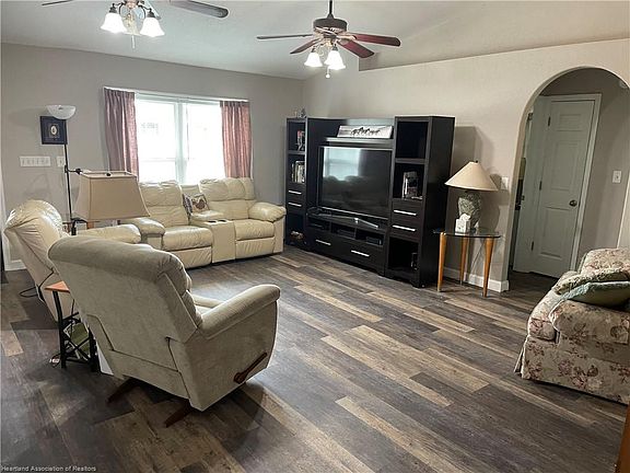 5th image of 557 Highlands Lake Dr