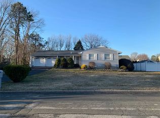 37 Milburn Rd, South Setauket, NY 11720