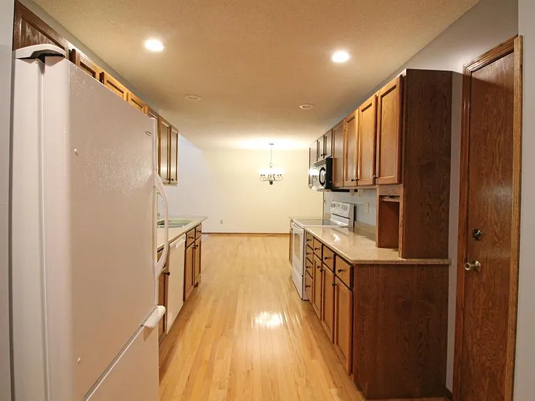 207 Primrose Ct — Photo 10
