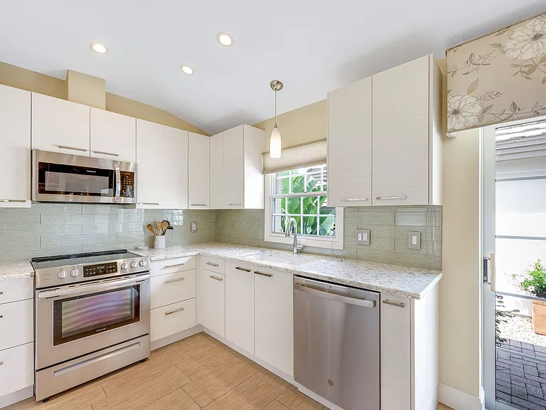 27161 Enclave Dr — Photo 12