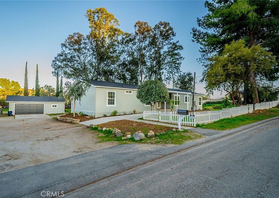 1st image of 26740 Green Ave