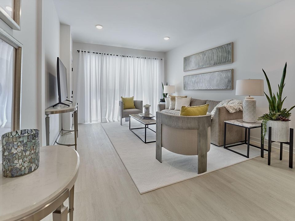 The Franklin at Franklin Lakes Apartment Rentals with Virtual tours