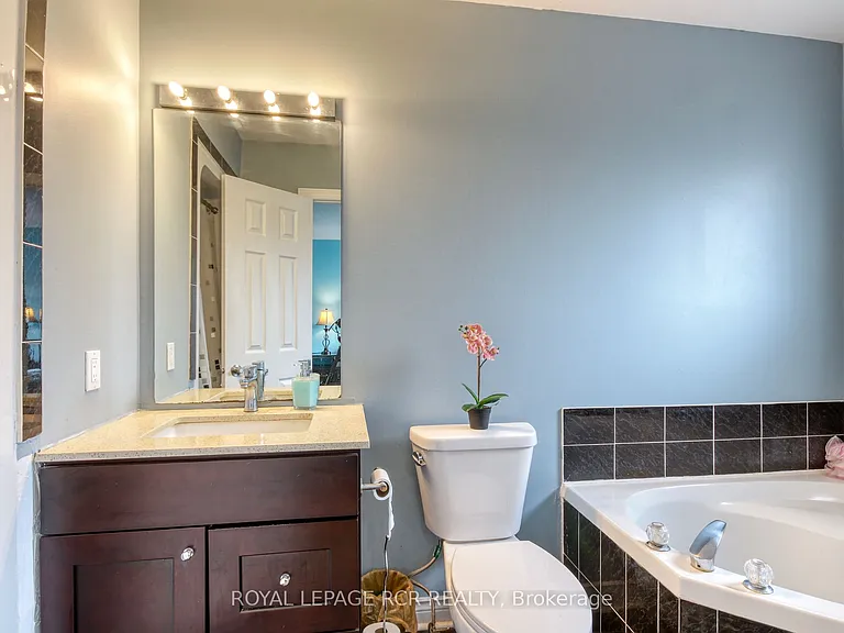 74 Fountainbridge Dr — Photo 15