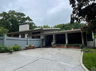 1912 SW Indian Woods Ln, Topeka, KS 66611