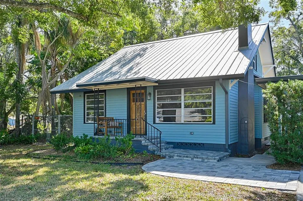 3 bed, 2.5 bath, 2208 sqft, $3,000 — Photo 1