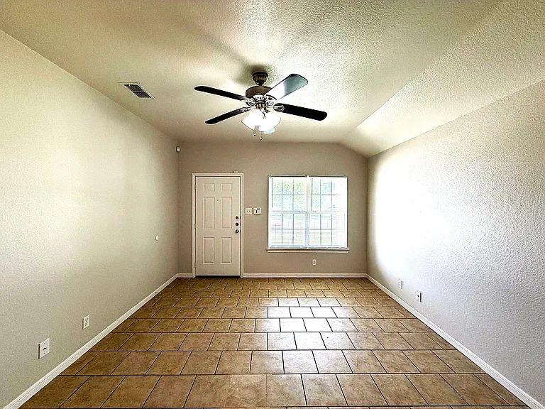 1301 Cinch Dr #A — Photo 4