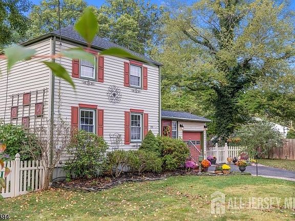 2nd image of 233 Maple Ave