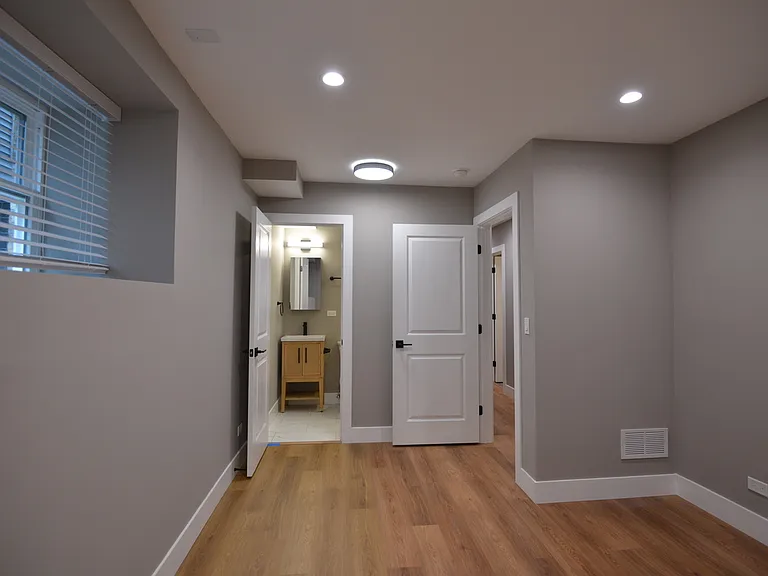 4113 N Damen — Photo 21