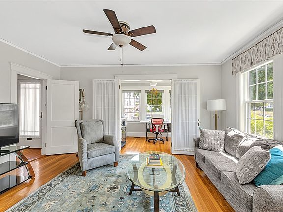 5th image of 128 Willow St #1