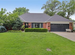 5218 Pawnee Dr, Roeland Park, KS 66205
