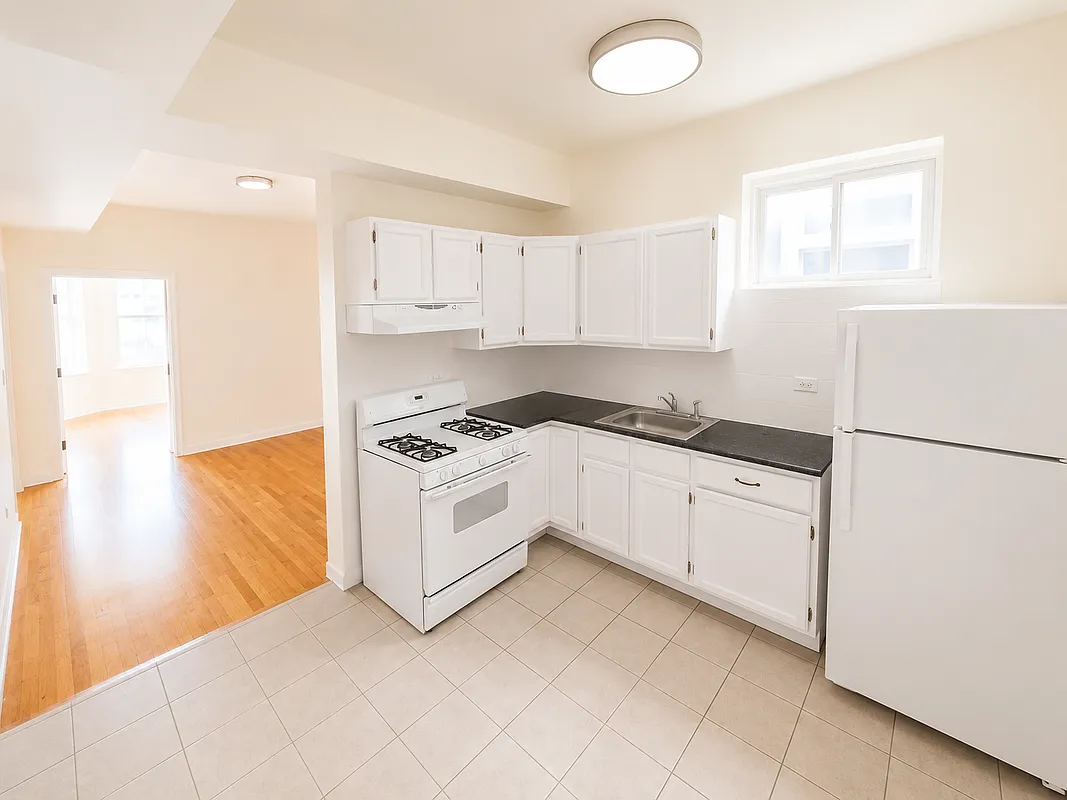 2 bed, 1.0 bath, 900 sqft, $1,500 — Photo 2