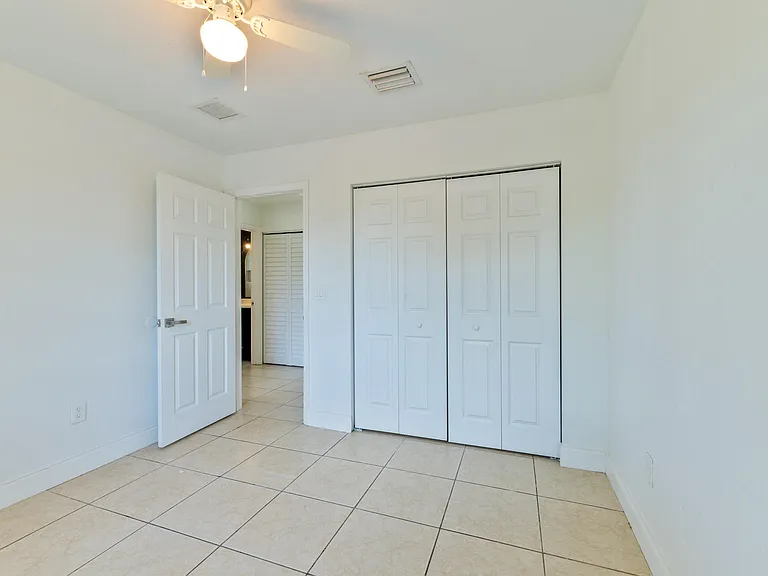 289 SW 3rd Ct — Photo 23