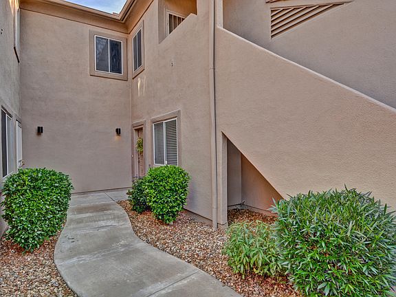 5th image of 7401 W Arrowhead Clubhouse Dr Unit 1032