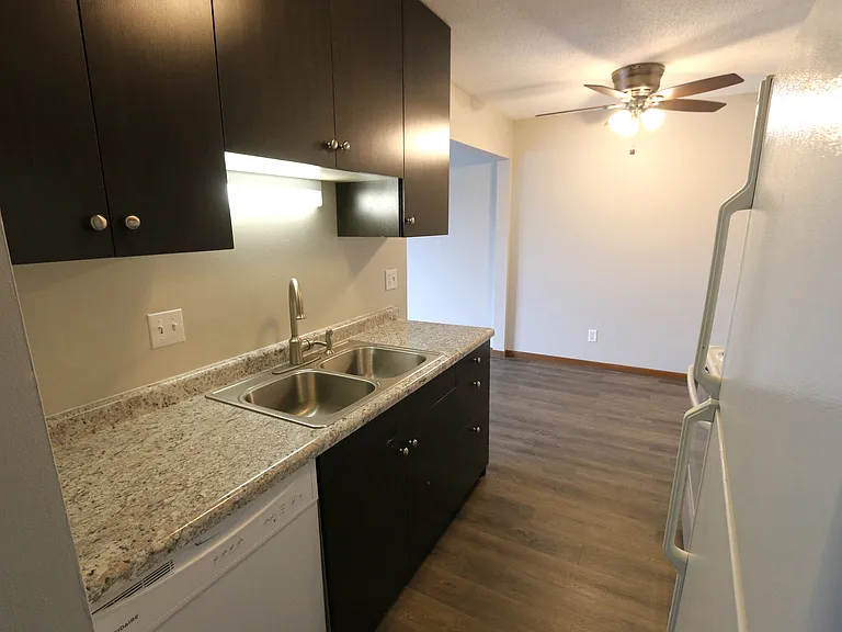 Edina Manor Apartments — Photo 12